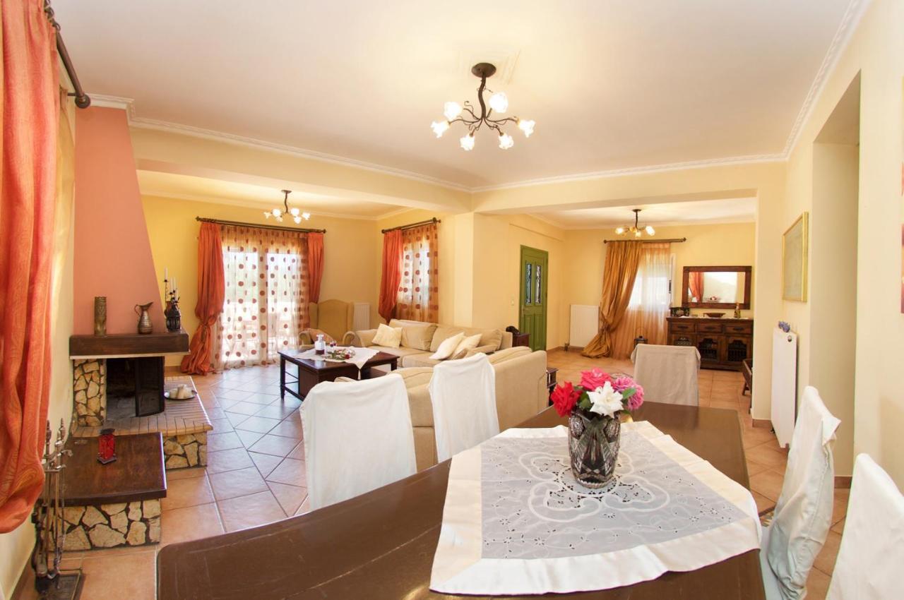 Iliachtides Villas Karavomylos Phòng bức ảnh